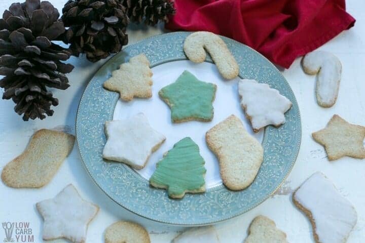 The best Keto Christmas cookies for the holidays. These easy low carb cookies include options with almond flour, cream cheese, stevia, peanut butter, coconut oil and more!