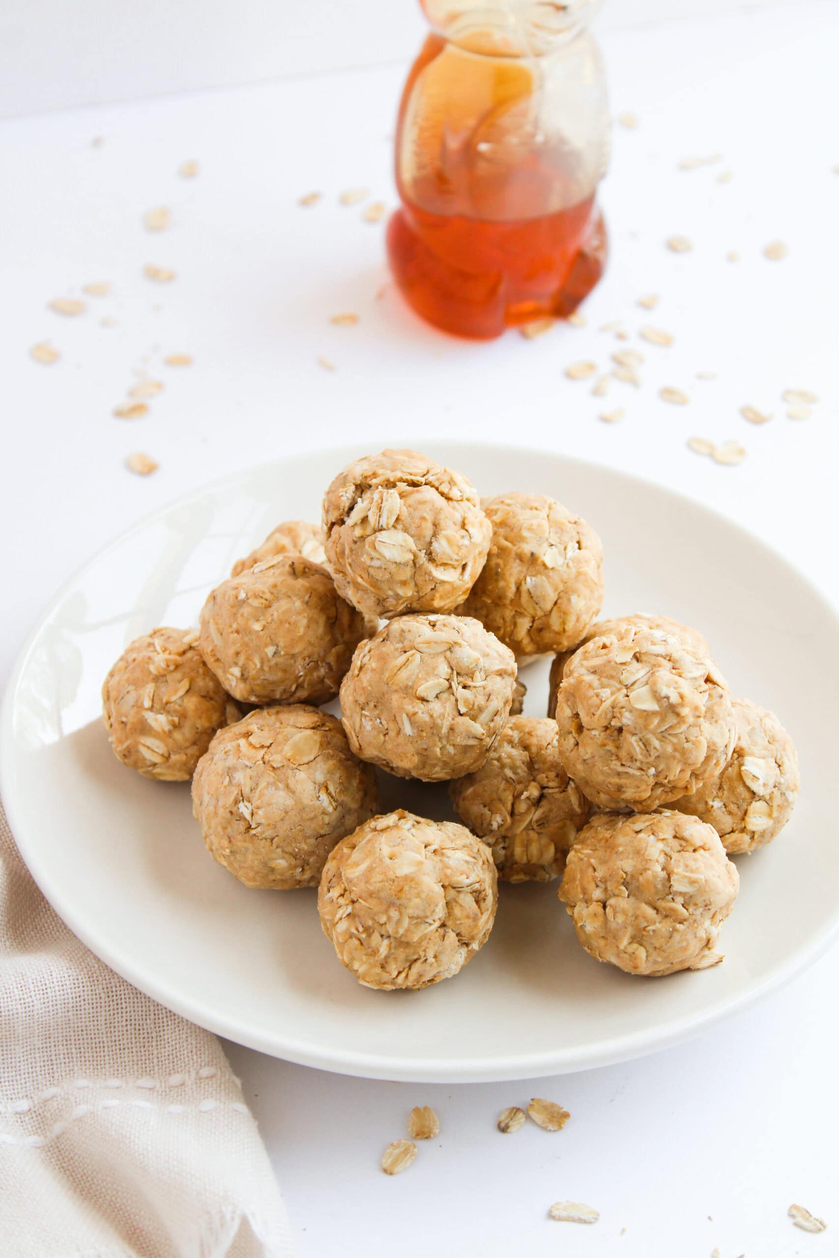Peanut Butter and Oats Protein Bites