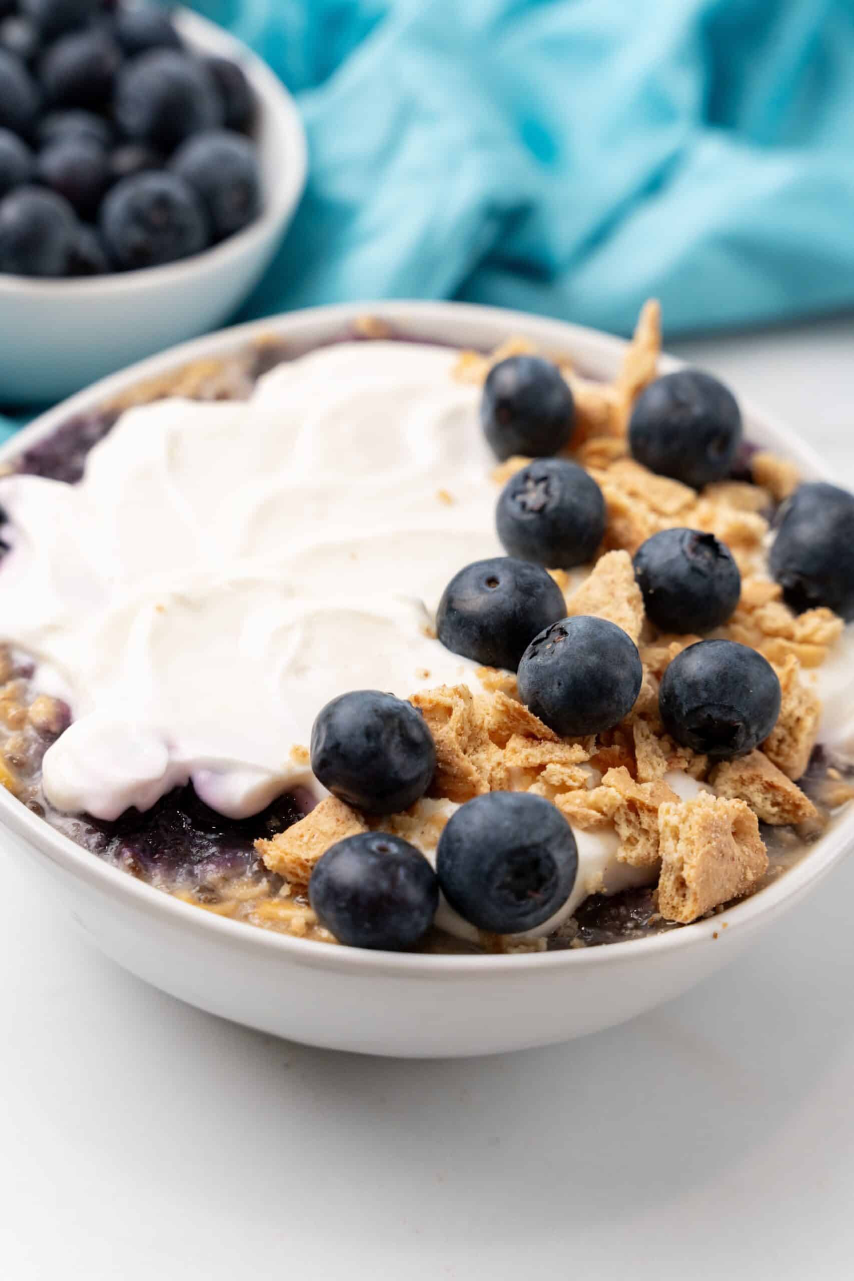 Blueberry Cheesecake Overnight Oats (high protein + high fiber)