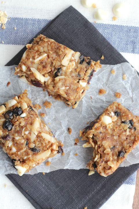 No-Bake Blueberry-Almond Oatmeal Bars with White Chocolate