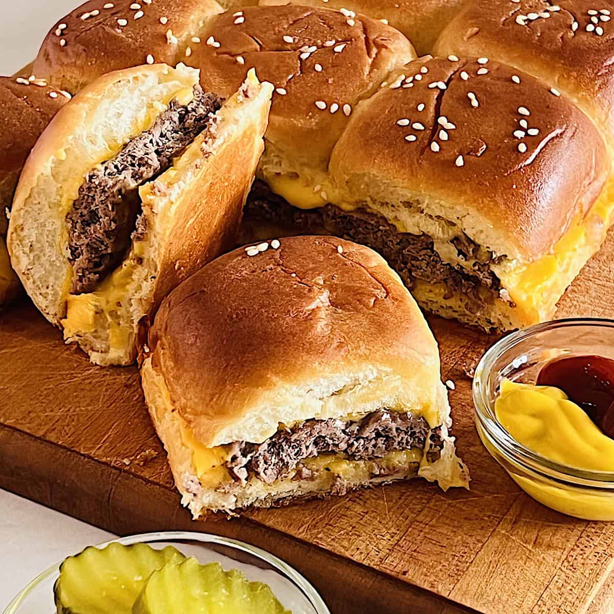 Cheeseburger Sliders on Hawaiian Rolls